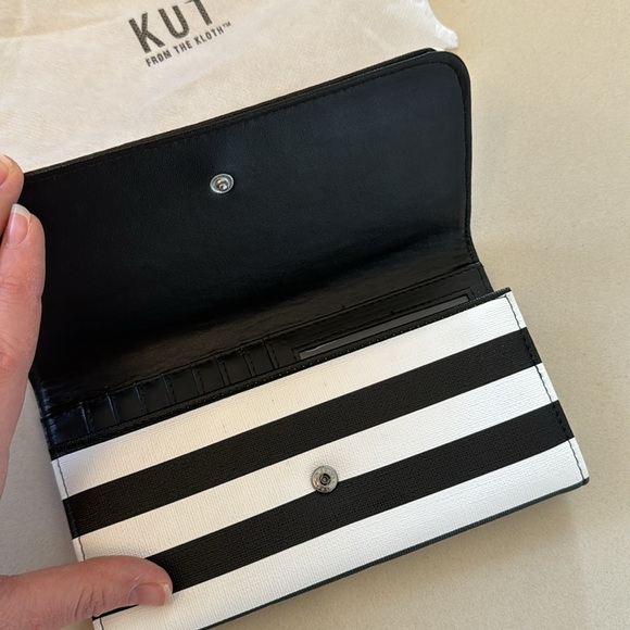 Kut from the Kloth wallet, black and white striped NEW - Picture 3 of 5